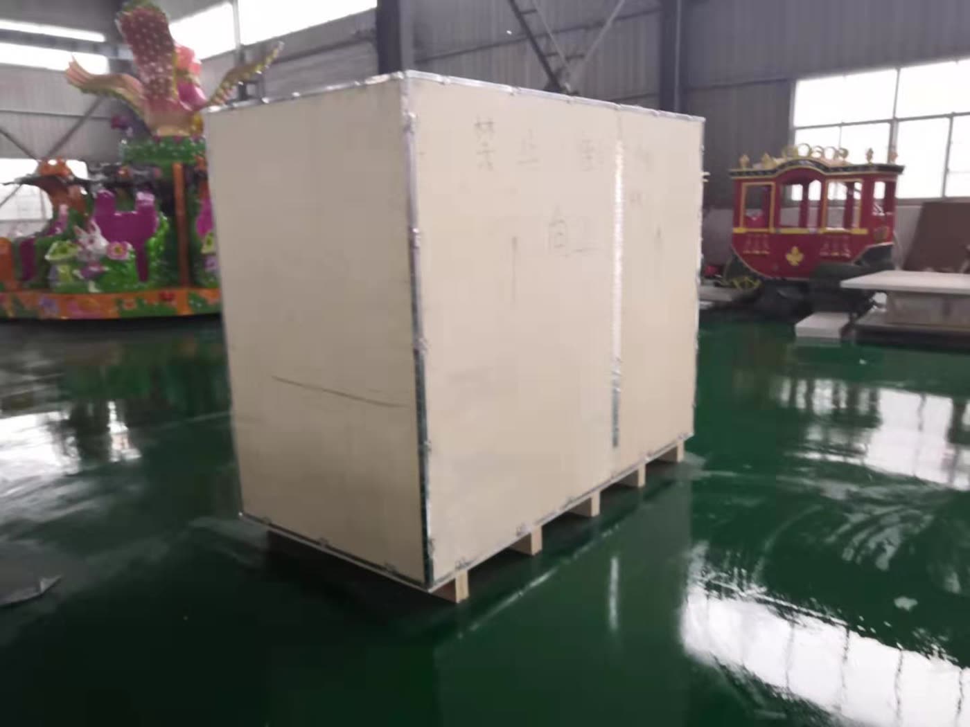 Wooden case packing for mechanical bull